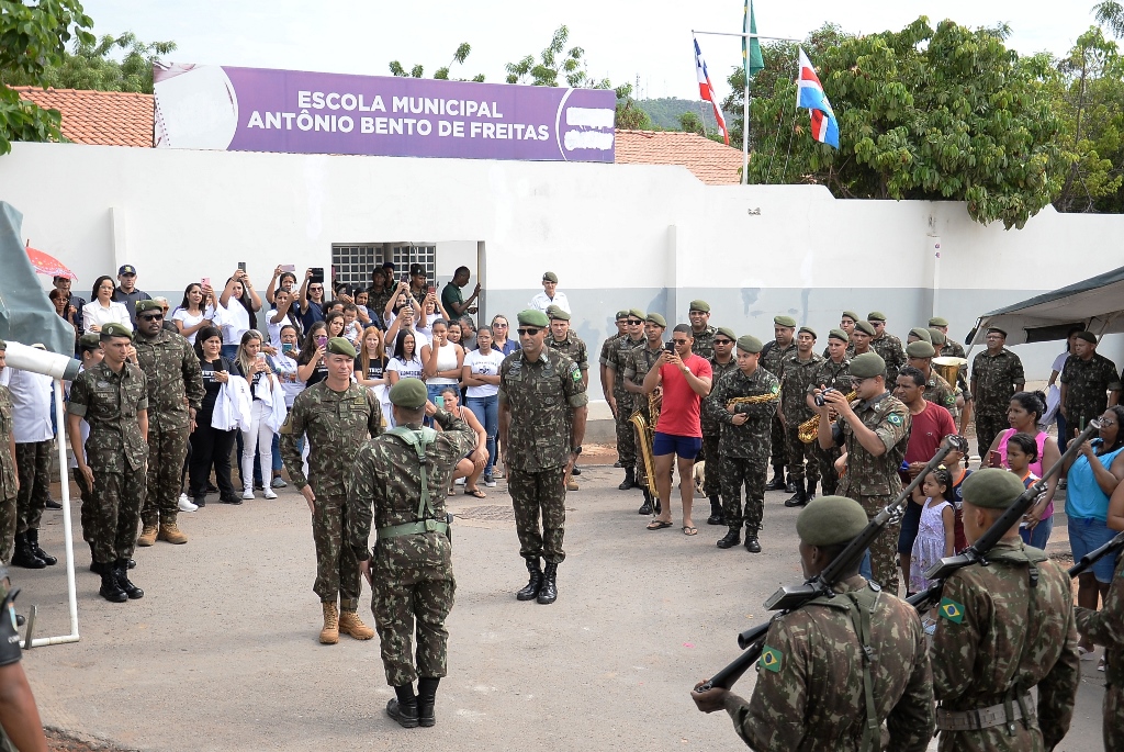 Escola Antônio Bento de Freitas recebeu Ação Cívico-Social do 4º BEC em Barreiras